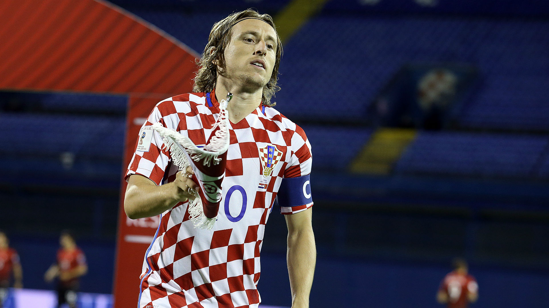 布尼达为何没首发？阿贾克斯主帅：他训练迟到了