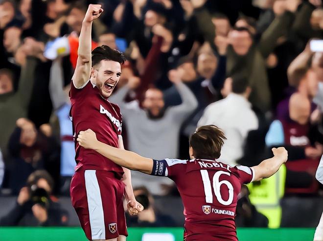 简直令人叹为观止，11年前的今天，拉姆塞打进了欧冠历史上最伟大的进球之一